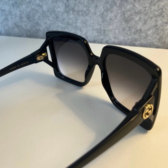 NWT Gucci GG0876s Oversized Black Sunglasses with authenticity card - Picture 3 of 5